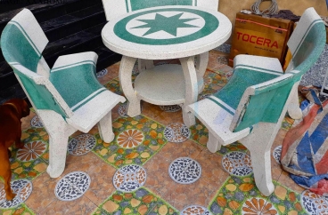 Bàn Ghế Đá Tròn Trắng Xanh Lá