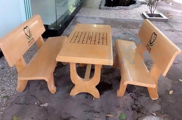 Bàn Ghế Đá Màu Vàng